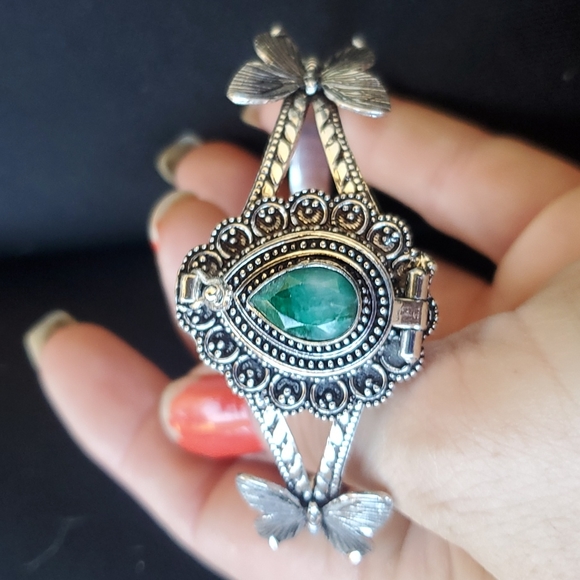 New Emerald 925 Silver Butterflies Poison Cuff Bracelet. - Picture 3 of 11